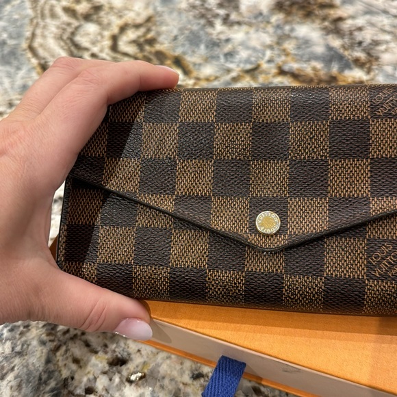 LV Sarah wallet - Picture 4 of 17